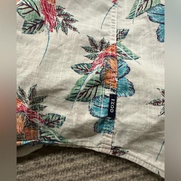 IZOD Men's Short Sleeve Dockside Chambray Patterned Shirt - Picture 8 of 10